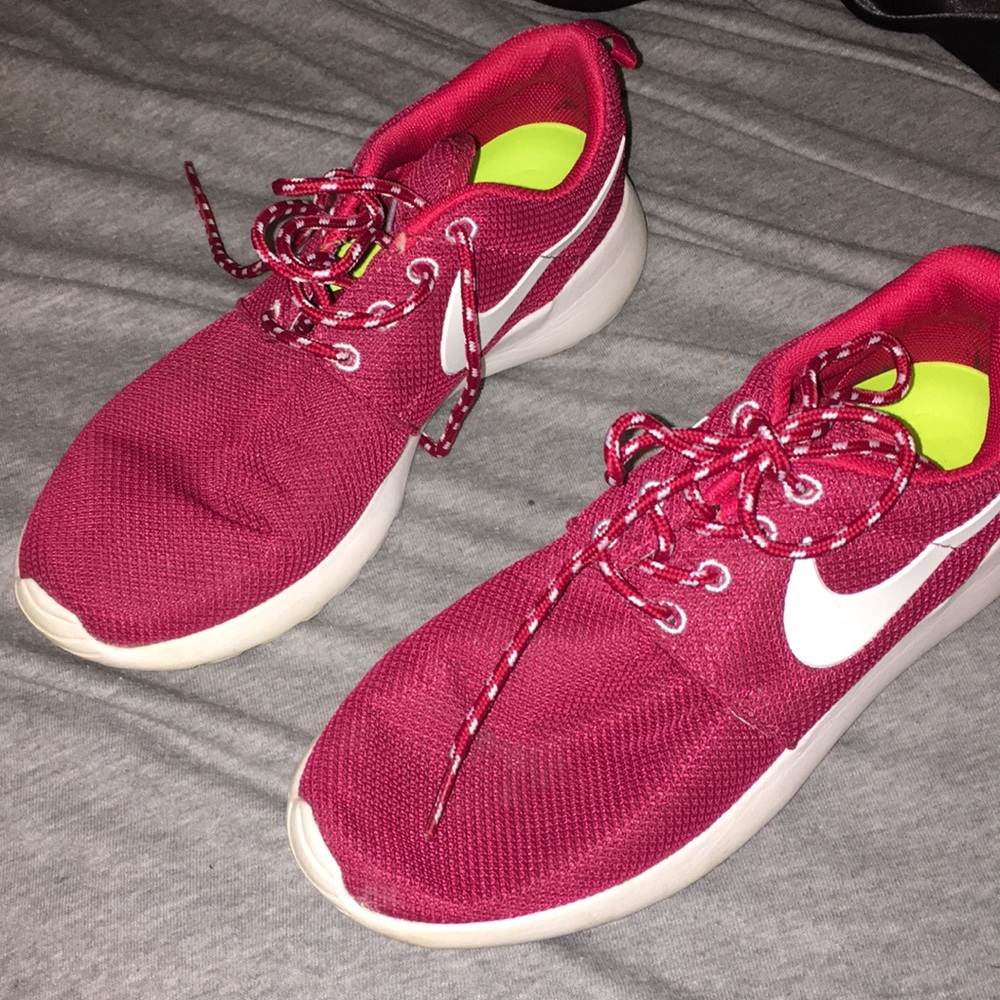 Maroon Nike Roshe